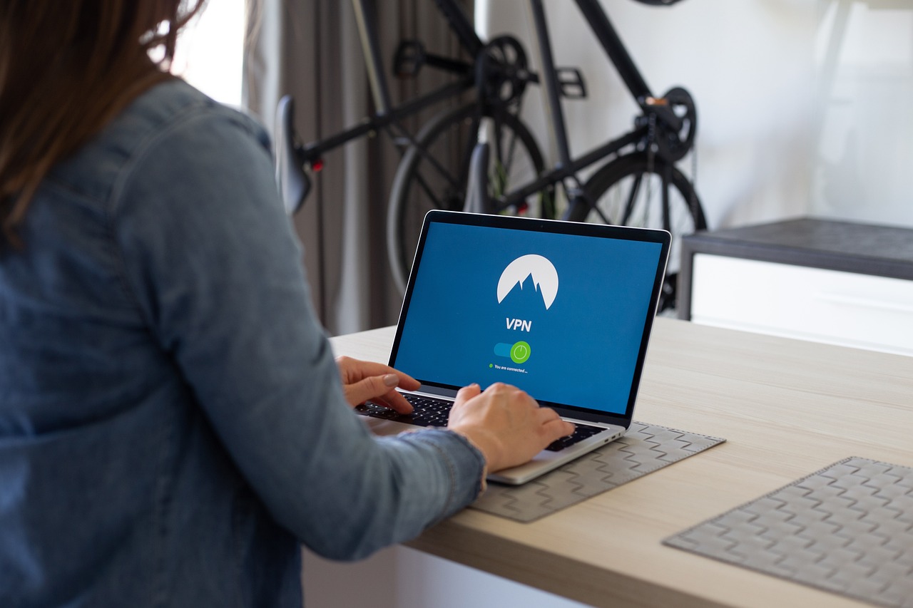 同一个技术支持仍然可以使用多年，为什么游戏公司不能成功地阻止这些技术支持？