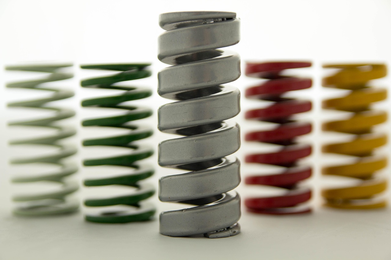 如何用隐喻方式讲述黑客正在盗窃玩家信息?